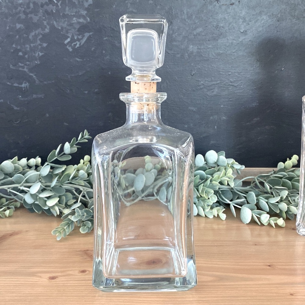 Decorative decanter
